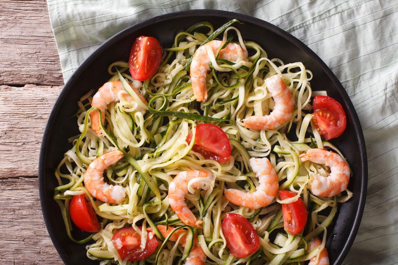 Zucchini noodles with shrimp and cherry tomatoes