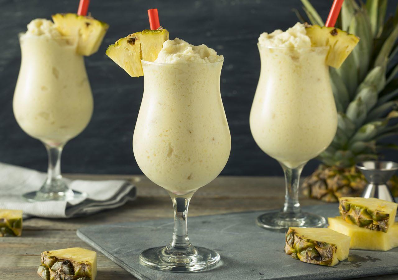 Non-alcoholic piña colada smoothie