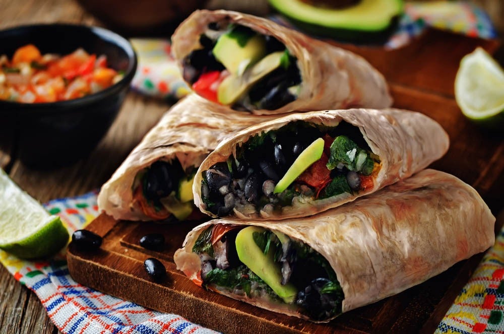 Burrito de frijoles negros y aguacate