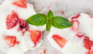 Berry frozen yogurt bark