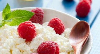 Ricotta with lemon and raspberries