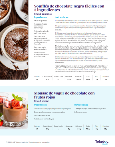 Página con recetas de soufflés de chocolate negro y mousse de yogur de chocolate con frutos rojos, ilustradas con imágenes de los postres