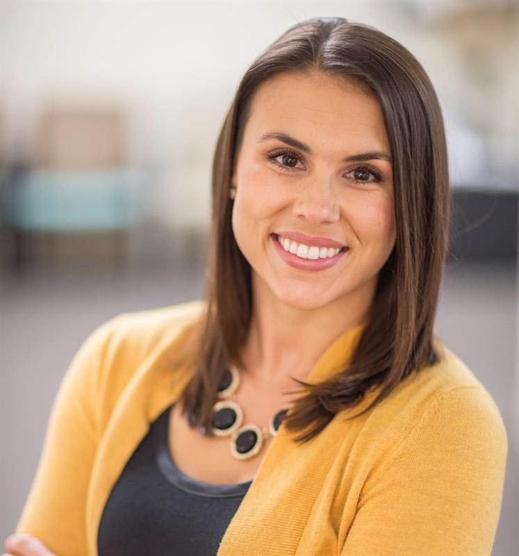 foto de mujer sonriendo