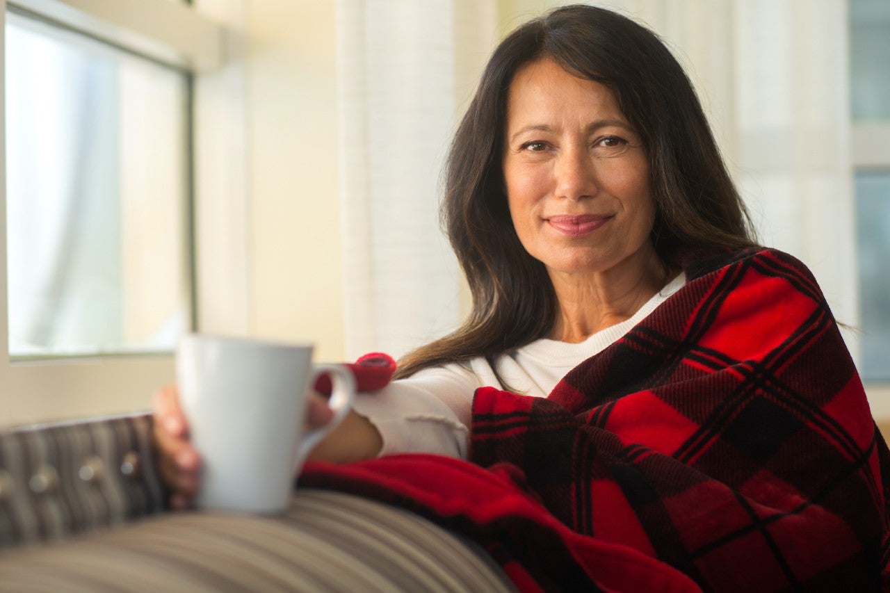  woman at home drinking coffee.