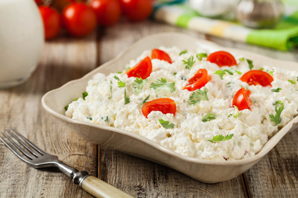 QUESO COTTAGE Y TOMATES
