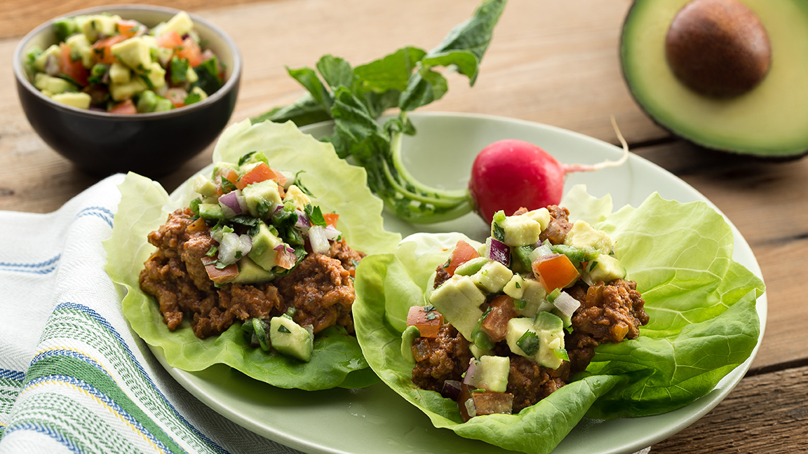 Tacos de pavo, aguacate y lechuga