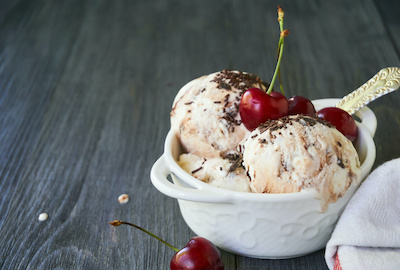 Vanilla ice cream with chocolate chips in a bowl