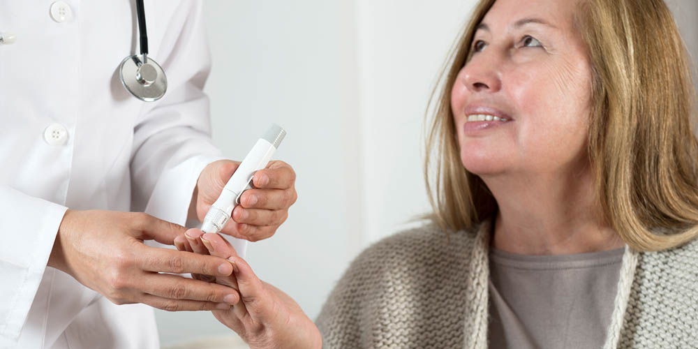  A healthcare professional is handing a medical device to a smiling woman during a consultation, emphasizing a supportive and caring interaction.