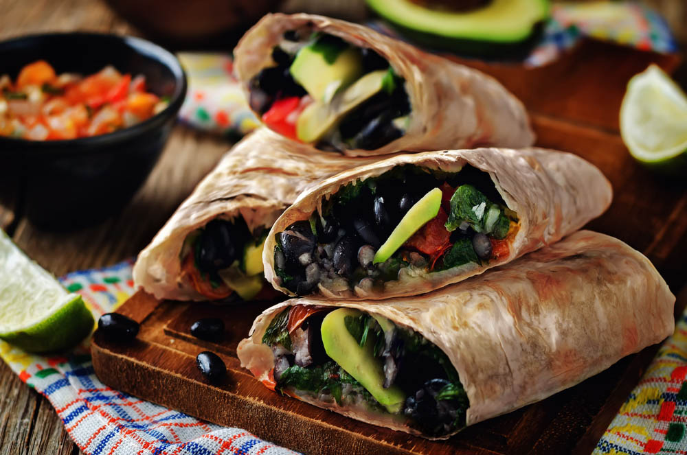 Burrito de frijoles negros y aguacate 